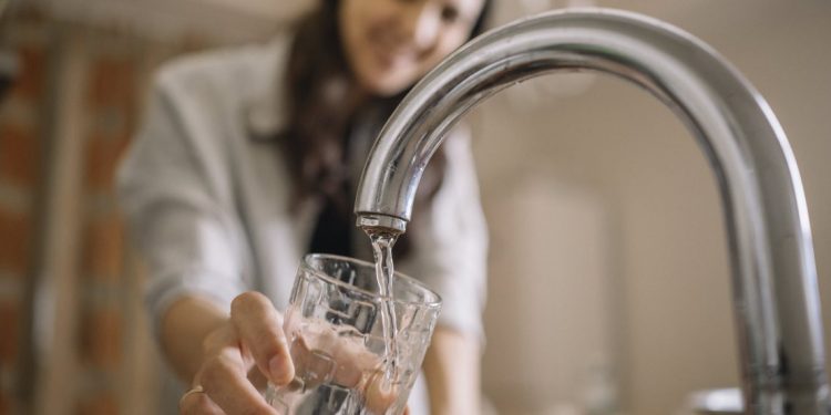 전국 수돗물에 과불화화합물 제한 결정 … “모든 미국인들 혈액에서 검출”