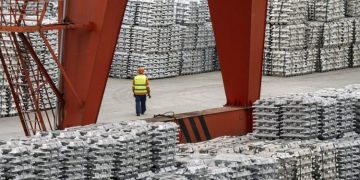 트럼프, 철강 25%·알루미늄 15% 관세 재도입… ‘동맹국 면제 없어, 한국도 포함’