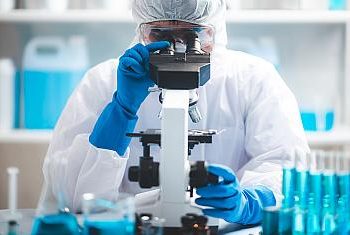 트럼프 행정부, 생명과학 연구 예산 삭감 … 과학계 반발