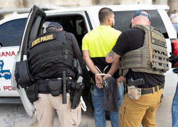 트럼프 행정부 “미등록 이민자, 미국 정부에 주소와 지문을 제공해야”