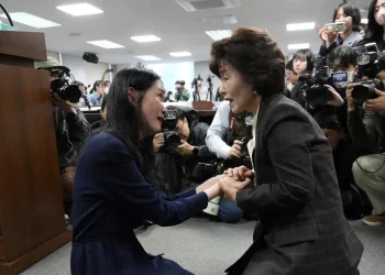 한때 세계 최대 ‘입양 수출국 한국’ …  “정부, 수요 맞추려 인권 침해 저질러”
