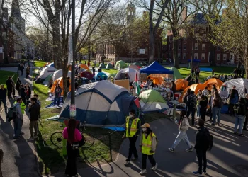 하버드대, 정부가 요구한 정책 수정 거부 …  트럼프 행정부 “22억 달러 지원금 동결”