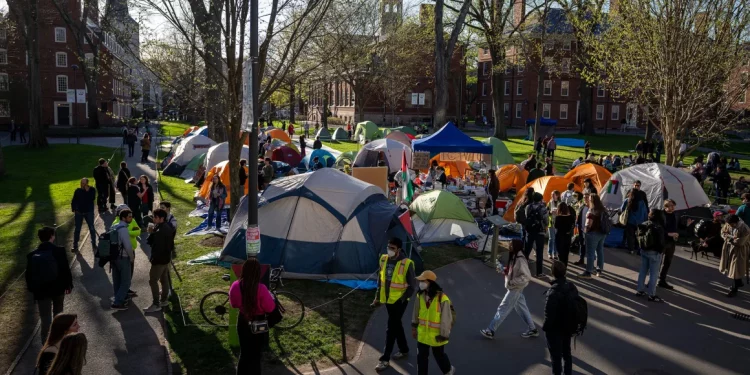 하버드대, 정부가 요구한 정책 수정 거부 …  트럼프 행정부 “22억 달러 지원금 동결”
