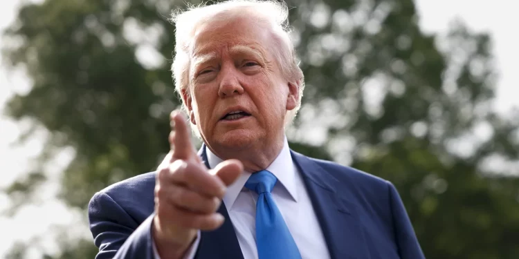 트럼프 대통령, 취임 100일 맞아… 행정명령 폭주·고립주의 노선 선명