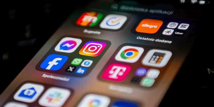 텍사스주 의회, 18세 미만 미성년자 SNS 사용 전면 금지 방안 검토