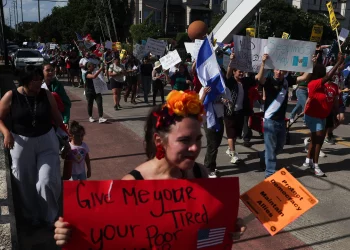 휴스턴 · 샌안토니오 수백 명 시위…“이민자 탄압 중단하라”