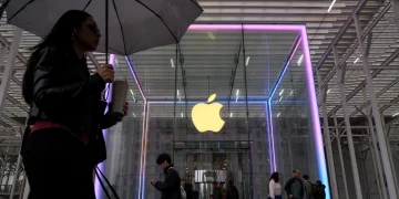 트럼프 “아이폰 미국서 생산 안 하면 25% 관세” … 삼성도 관세 대상 포함 가능