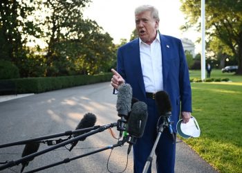 도널드 트럼프  미국 대통령, 공식 석상에서 노골적인 욕설 ‘논란’