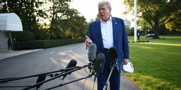 도널드 트럼프  미국 대통령, 공식 석상에서 노골적인 욕설 ‘논란’