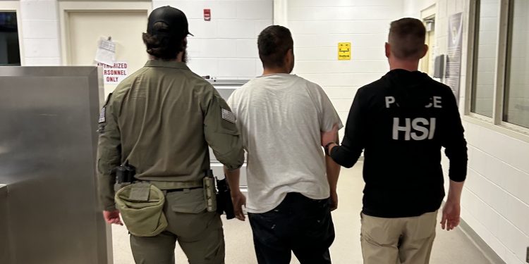 트럼프 반(反)이민 정책에도 미국인들 이민자 인식 긍정적으로 전환