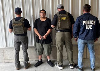 트럼프, 이민법원 정비 강행…“텍사스 구금센터 수용 한계 우려”