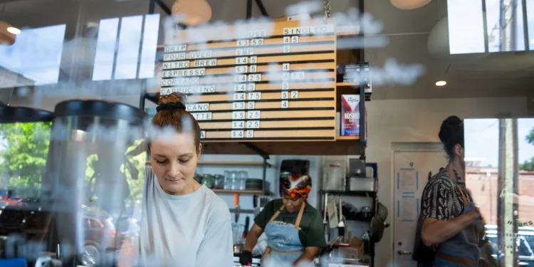 트럼프의 브라질산 커피 50% 관세, 커피 애호가와 소상공인에 ‘쓴맛’