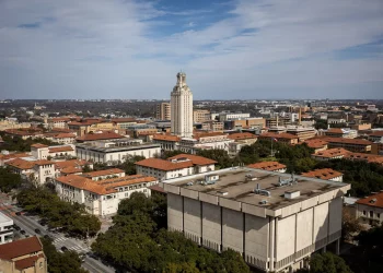 “텍사스 주립대 학비 아끼려 주택 구매”…부유층, 주택 소유로 거주자 등록해 등록금 수만 달러 절감