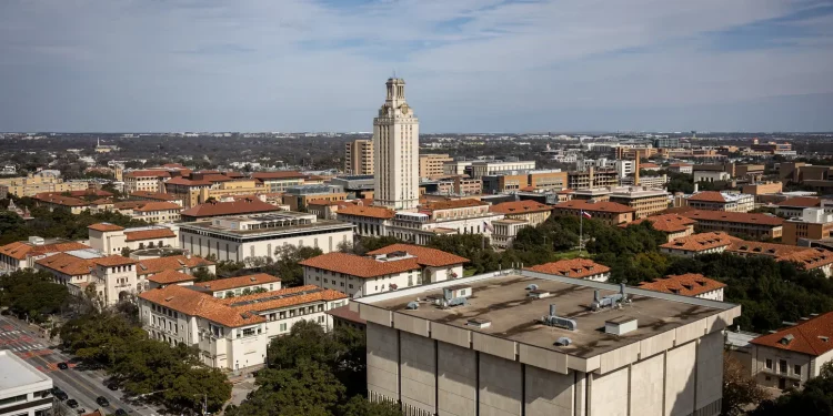 “텍사스 주립대 학비 아끼려 주택 구매”…부유층, 주택 소유로 거주자 등록해 등록금 수만 달러 절감