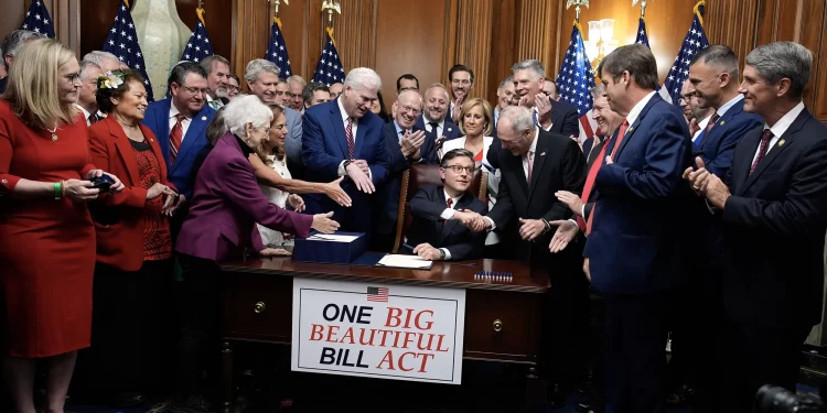 트럼프 ‘메가 법안’ 의회 통과…텍사스에 미치는 영향은?