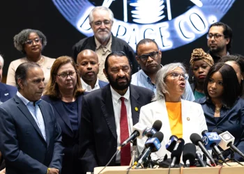 협박받은 텍사스 민주당 의원들, 시카고 교외 호텔서 긴급 대피