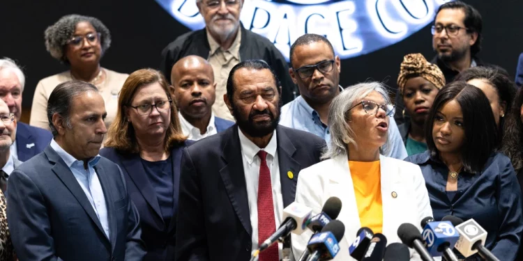 협박받은 텍사스 민주당 의원들, 시카고 교외 호텔서 긴급 대피