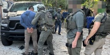 국토안보부, ICE 채용 연령 제한 폐지… 대규모 추방 작전 인력 보강 나서