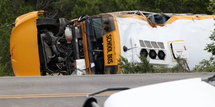 오스틴 리앤더 교육구 스쿨버스 사고…42명 중 18명 병원 이송