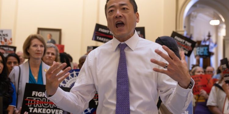 텍사스 민주당  진 우 의원,  ‘반아시안’ 인종차별 표적