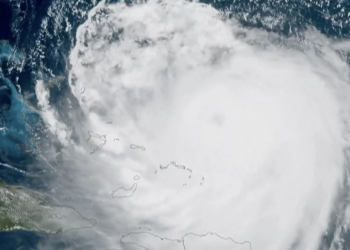 허리케인 ‘에린’, 대서양 횡단하며 세력 커져 … “미 동부 해안은 비상”