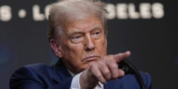 트럼프, 인구조사 방식 변경 지시…불법체류자 제외 추진