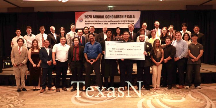 휴스턴 한인회 “청년들은 지역사회 밝히는 미래 주역” … 10명의 장학생에 총 1만 달러 수여