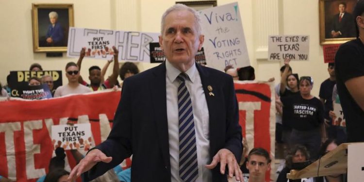 민주당 로이드 다겟 의원 “트럼프, 비상사태 선포 남용은 견제와 균형 흔드는 권위주의”