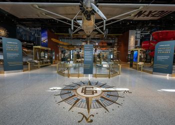 백악관, 스미소니언 교육자료 “미국적 이상에 맞는지 평가할 것”