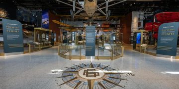 백악관, 스미소니언 교육자료 “미국적 이상에 맞는지 평가할 것”