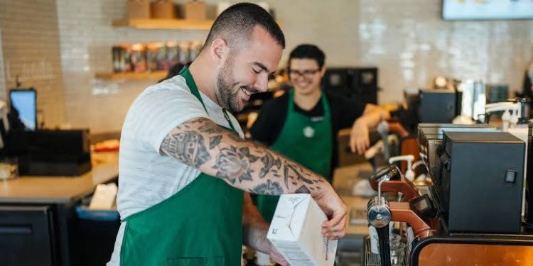 스타벅스, 매장 추가 폐점 · 직원 900명 감원