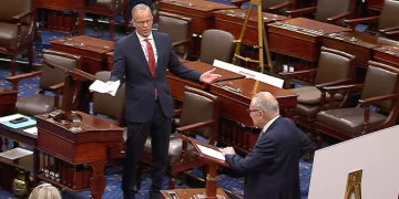 미 연방정부, 7년 만의 첫 셧다운 위기 … 건강보험 및 지출법안 협상 교착