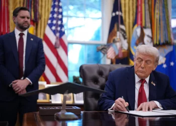 트럼프 행정부, 틱톡 인수에 ‘수십억 달러 수수료’ 요구… 전문가들 “갈취성 관행” 비판