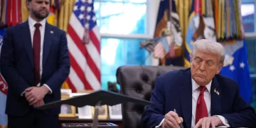 트럼프 행정부, 틱톡 인수에 ‘수십억 달러 수수료’ 요구… 전문가들 “갈취성 관행” 비판