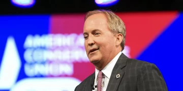 켄 팩스턴 텍사스주 법무장관 “좌파 폭력 · 트랜스젠더 이념이 정치적 테러 부추겨”