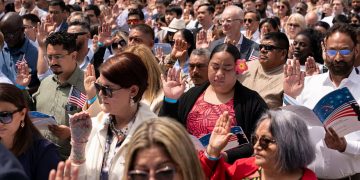 美 시민권 시험 더 어려워진다…트럼프 행정부, 문항·기준 대폭 강화