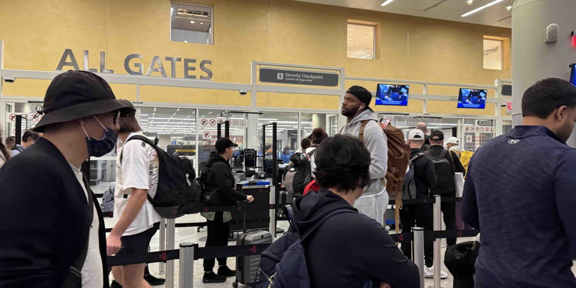 FAA, 정부 셧다운 여파로 전국 40개 공항 항공편 감축 발표