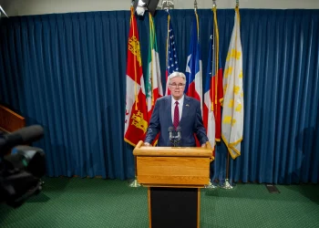 댄 패트릭 텍사스 부지사 “신생아에 1,000달러 지급 주식투자 계좌 신설하자”