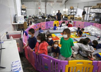 이민국 “약 400명 아동, 법정 기준 넘겨 장기 구금” 인정