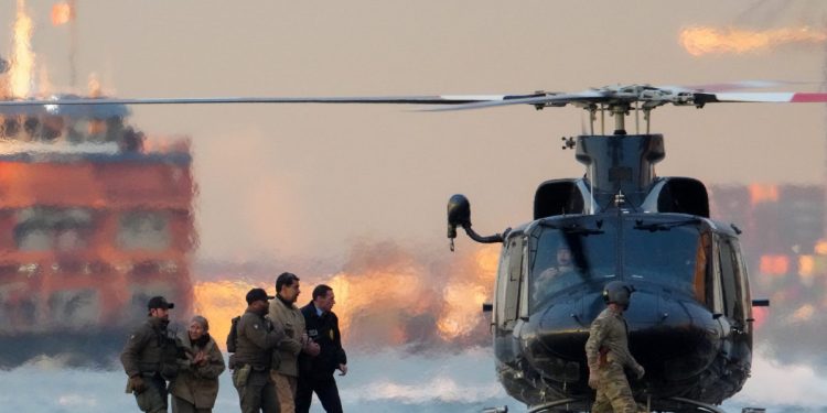 마두로, 미 법정 첫 출석…마약테러 혐의 본격 심리 착수