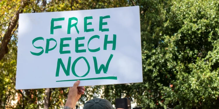 텍사스 교사노조, ‘찰리 커크 관련 SNS 조사’에 교육당국 제소 …”수정헌법 1조 위반”