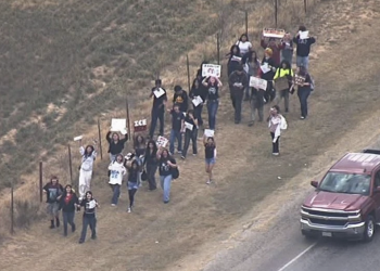 샌안토니오 고교 ‘ICE 반대 워크아웃’ 30명 징계 … ‘이민 갈등’ 교육계로 확산
