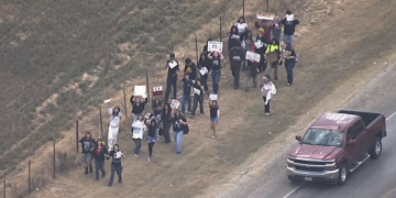 샌안토니오 고교 ‘ICE 반대 워크아웃’ 30명 징계 … ‘이민 갈등’ 교육계로 확산