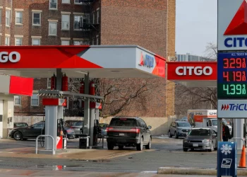 미국-이란 전쟁 여파에 미국 휘발유값 갤런당 3.54달러 … 1년 반 만에 최고