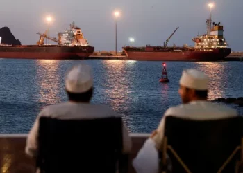 미국-이란 충돌 격화에 국제유가 장중 120달러 육박… 미국 증시도 ‘흔들’