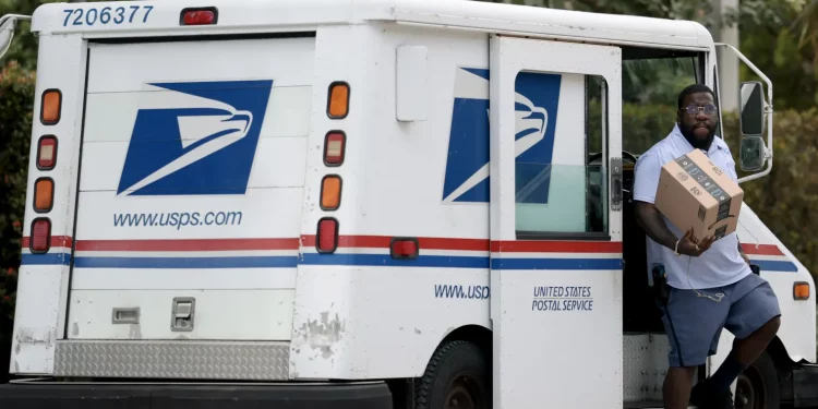 우체국, 한시적 유류 할증료 도입 … “국제 유가 급등에 따른 운송비 상승”