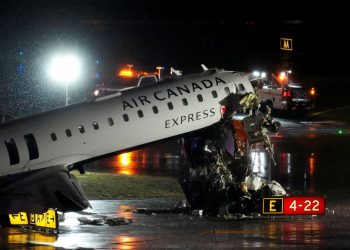 뉴욕 라과디아 공항 여객기 사고 … 기장과 부기장 사망, 100여명 부상