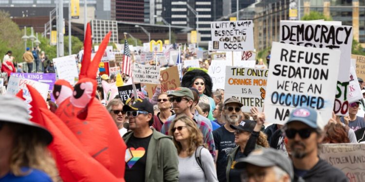 텍사스 전역 ‘노 킹스’ 시위 확산 … 이민단속·이란전쟁 반대 목소리