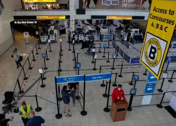 국토안보부 셧다운 여파 일부 해소 … TSA 급여 지급 재개, 공항 대기시간 정상화