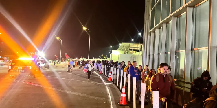 오스틴 공항 혼잡 ‘정점’ … 당국 “TSA 인력 문제 아닌 승객 급증이 원인”